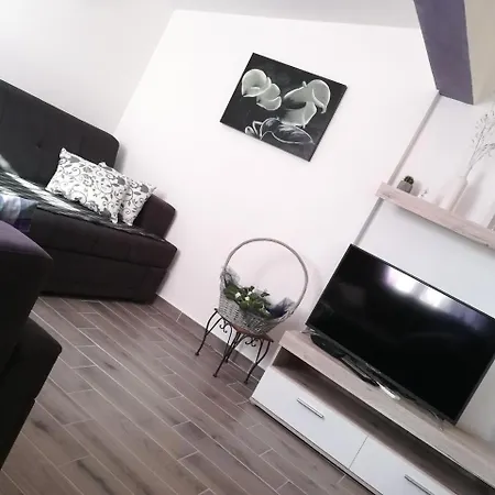 Vidovic - Two Bedroom With Terrace And Garden View