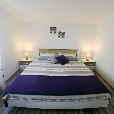 Vidovic - Two Bedroom With Terrace And Garden View *