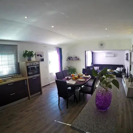 Apartment Vidovic - Two Bedroom With Terrace And Garden View Rogoznica (Sibenik-Knin)